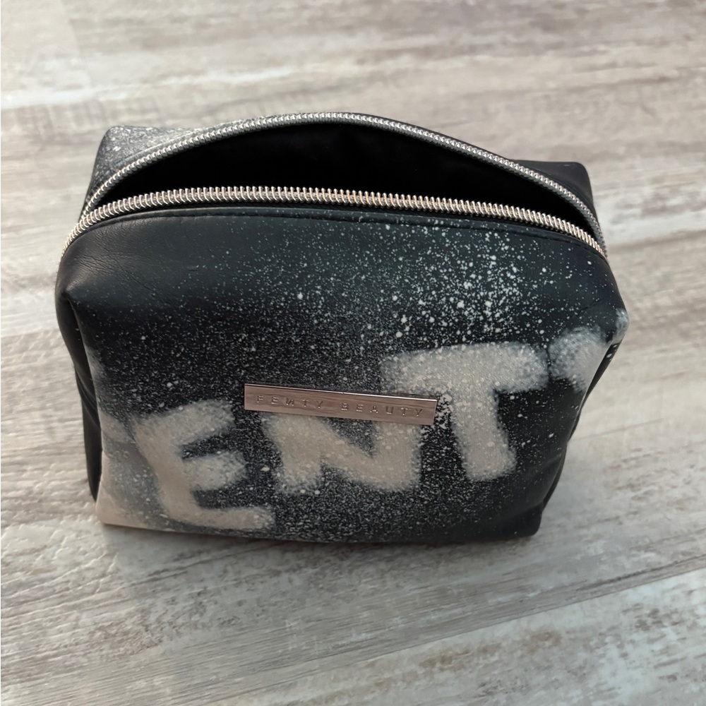 FENTY Beauty Small Cosmetics Bag - GREAT Condition Travel Makeup Pouch